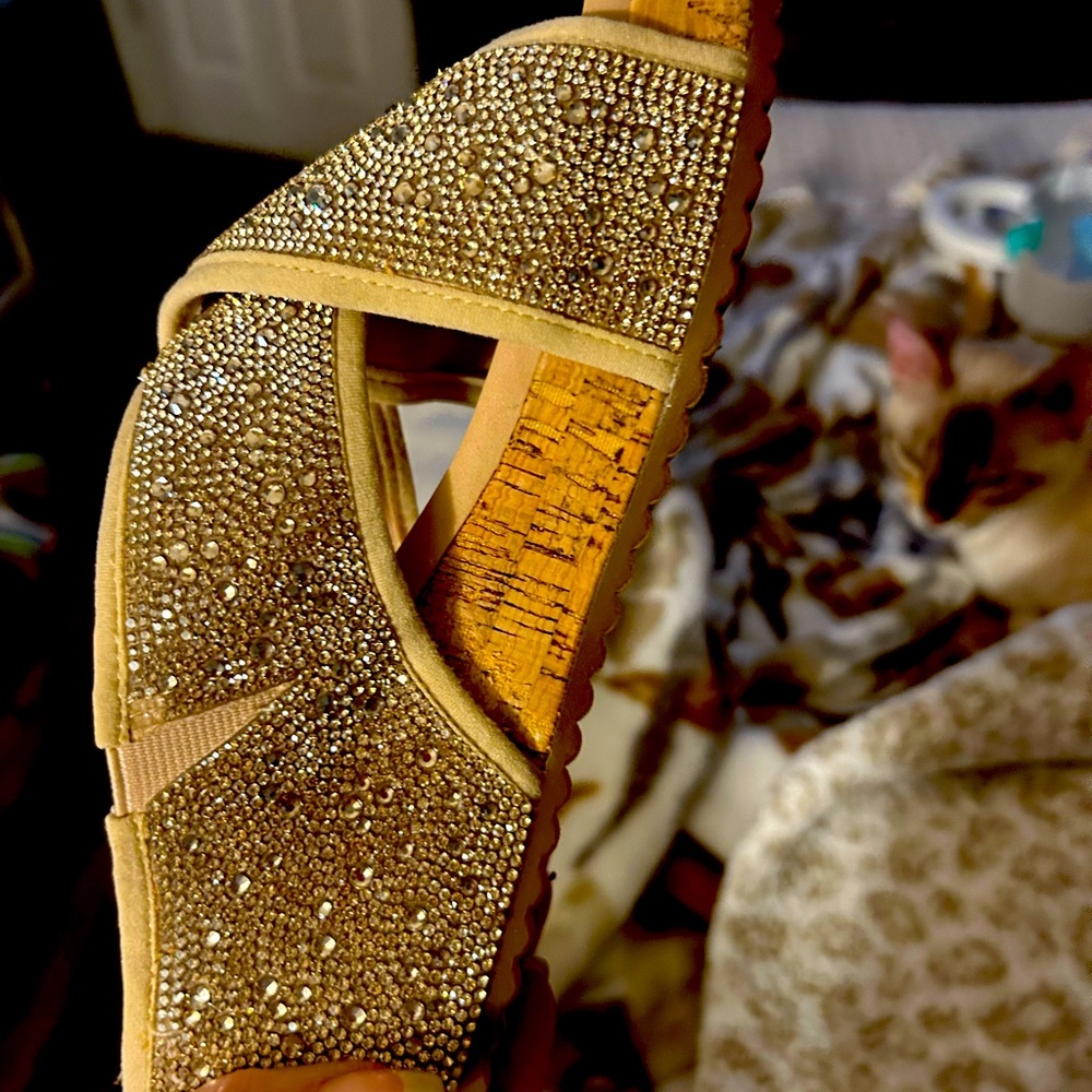 Size 5 gold glitter shoes never worn